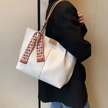 Голяма чанта, дамска чанта 2023, есенно-зимна нова мода ежедневни текстурная чанта на едно рамо, голям чанта-тоут за междуградски пътувания