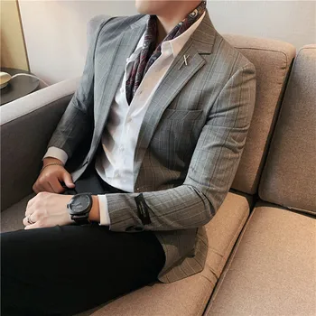 Нов мъжки модерен джентълменско карирани италиански стил, разпространени във всичко, случайни бизнес корейски вариант на сватбен блейзър