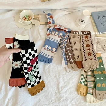 Нови мультяшные чорапи с пет пръста, шарени дамски чорапи в клетка с разрезным пръсти, класически памучни чорапи Ins законите цвят